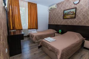 A bed or beds in a room at Vida Family Hotel