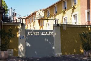 Budova, kde se hotel nachází + 37 fotografií
