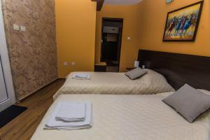 A bed or beds in a room at Vida Family Hotel