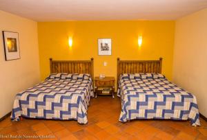 Łóżko lub łóżka w pokoju w obiekcie Hotel Real de Naturales