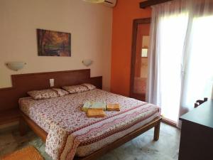 a bedroom with a bed with two towels on it at Apartment Victoria in Agios Georgios