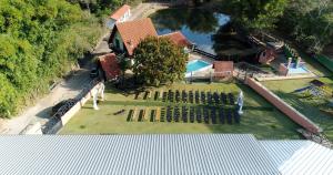 an aerial view of a house with a yard at RECANTO MARIANE in Santo Antônio do Amparo