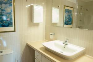 A bathroom at Finca Patio Canario