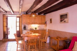 A kitchen or kitchenette at Finca Patio Canario