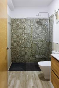 Koupelna v ubytování Apartamentos Los Laureles + 14 fotografií