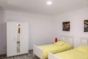 Postel nebo postele na pokoji v ubytování Apartamentos Los Laureles
