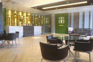 Area lounge atau bar di Hotel 88 Embong Kenongo - Kayun By WH