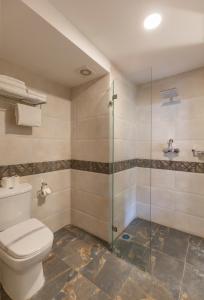A bathroom at Hotel Manaslu