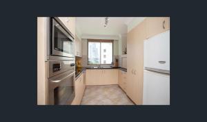 A kitchen or kitchenette at Spectrum Holiday Apartments