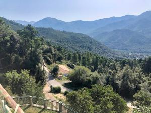 a view of a valley with mountains in the background at U Castellu in Vero