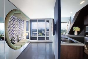 Citadines Fusionopolis Singapore的厨房或小厨房