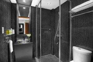 Citadines Fusionopolis Singapore的一间浴室