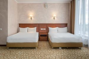 ネフテカムスクにあるUral Tau rのベッド2台が隣同士に設置された部屋です。