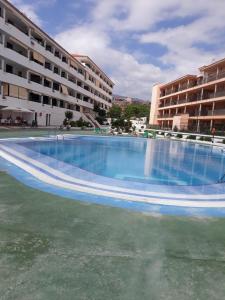 Swimmingpoolen hos eller tæt på Lovely Studio Los Cristianos WIFI, Cable TV, Pool