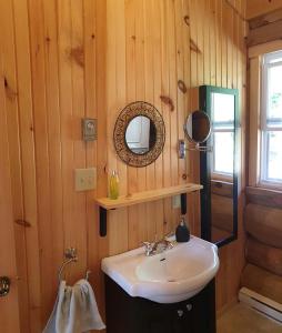 A bathroom at Sunrise Pines