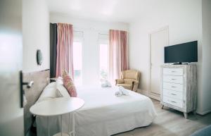 Postel nebo postele na pokoji v ubytování Hostal La Llagosta