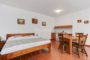 Postel nebo postele na pokoji v ubytování Apartmány U Anděla