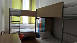 Postel nebo postele na pokoji v ubytování Ciszterci Ház Baja + 37 fotografií