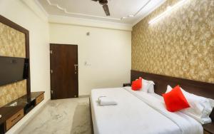 Postel nebo postele na pokoji v ubytování Hotel Pulse Inn- Near Jaipur Train Station