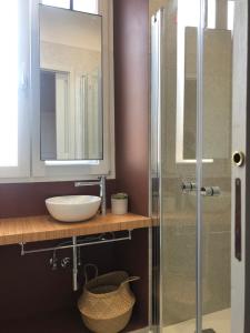 A bathroom at CORNER211