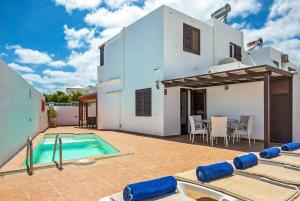 Villa con piscina y casa en Villa Bellamar en Puerto del Carmen