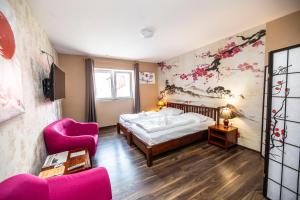 Postel nebo postele na pokoji v ubytování In Spirit, hotel v Rožnovském pivovaru - Pivní Lázně, Wellness & Čokoládovna