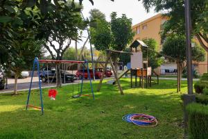 Plac zabaw dla dzieci w obiekcie Playa Bella 2-1B