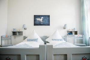 Postel nebo postele na pokoji v ubytování Allmanns-Kroog