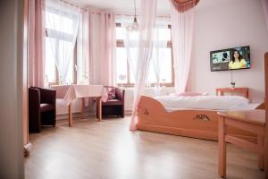 Postel nebo postele na pokoji v ubytování Allmanns-Kroog
