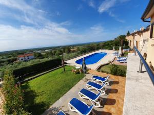 La alberca dentro o cerca de Holiday Home Marina