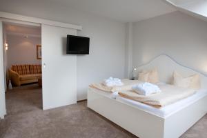 Letto o letti in una camera di Frühstückshotel Seemannsbraut Amrum-adults only ab 18 Jahre-keine Haustiere-