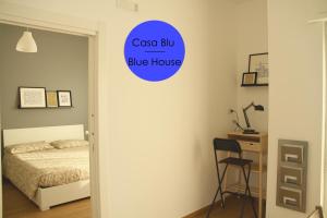 a bedroom with a bed and a blue house at Casa Vacanze Cozy House Matera in Matera