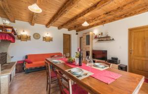 TV a/nebo společenská místnost v ubytování Holiday House Antonio