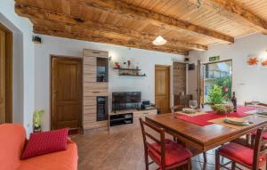 TV a/nebo společenská místnost v ubytování Holiday House Antonio