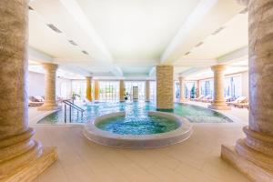 Bazén v ubytování Splendid Conference & Spa Resort nebo v jeho okolí