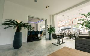 Een zitgedeelte bij Atlas Hotel