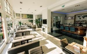 Een zitgedeelte bij Atlas Hotel