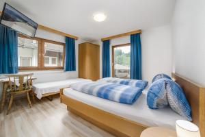 a bedroom with a bed and a desk and a window at Ferienhaus Oberanger in Kaltenbach