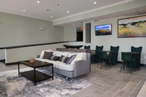 Posezení v ubytování Super 8 by Wyndham High Point/Greensboro