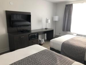 
A bed or beds in a room at Travelodge by Wyndham Rigaud
