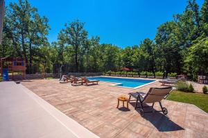 Πισίνα στο ή κοντά στο Villa Andrea with 5 bedrooms, 50 sqm private pool, a fun zone with PRO 9 Pool table, outdoor playground