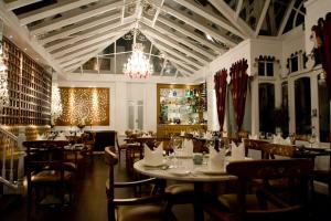 Restoran ili drugo mesto za obedovanje u objektu Fines Bayliwick Hotel