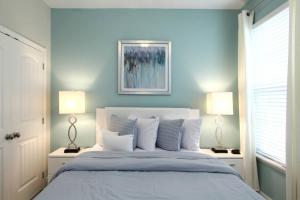 Posteľ alebo postele v izbe v ubytovaní 5356 Water Park Solterra Resort 5bed house - 10 minutes from Disney