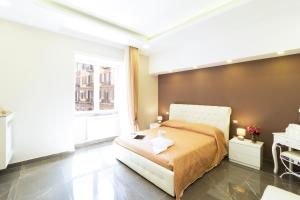 A bed or beds in a room at Porto Rooms & Suite