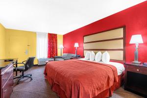 Postel nebo postele na pokoji v ubytování America's Best Value Inn-Milledgeville