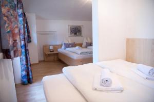 A bed or beds in a room at Appartements Spitaler