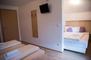 A bed or beds in a room at Appartements Spitaler
