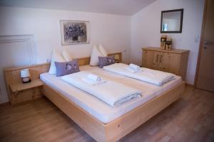 A bed or beds in a room at Appartements Spitaler