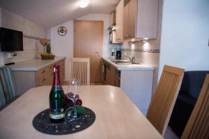 A kitchen or kitchenette at Appartements Spitaler