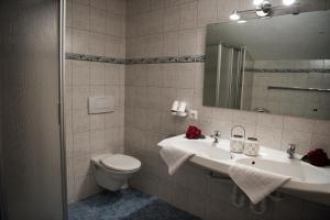 A bathroom at Appartements Spitaler